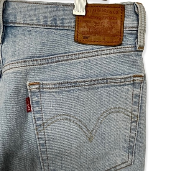 𝅺levi's 501 Light Wash Logo Tape Button Fly High Rise Crop Jeans, 30x26 - Picture 9 of 11